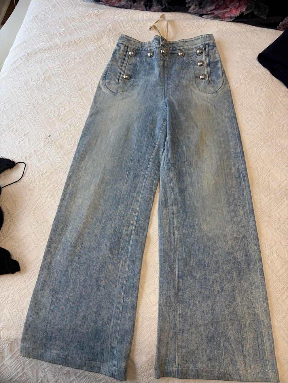 Gucci Sailor Over” high-rise wide-leg jeans 
Jeans with Button Detail - Women